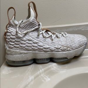 LeBron 15 Ghost